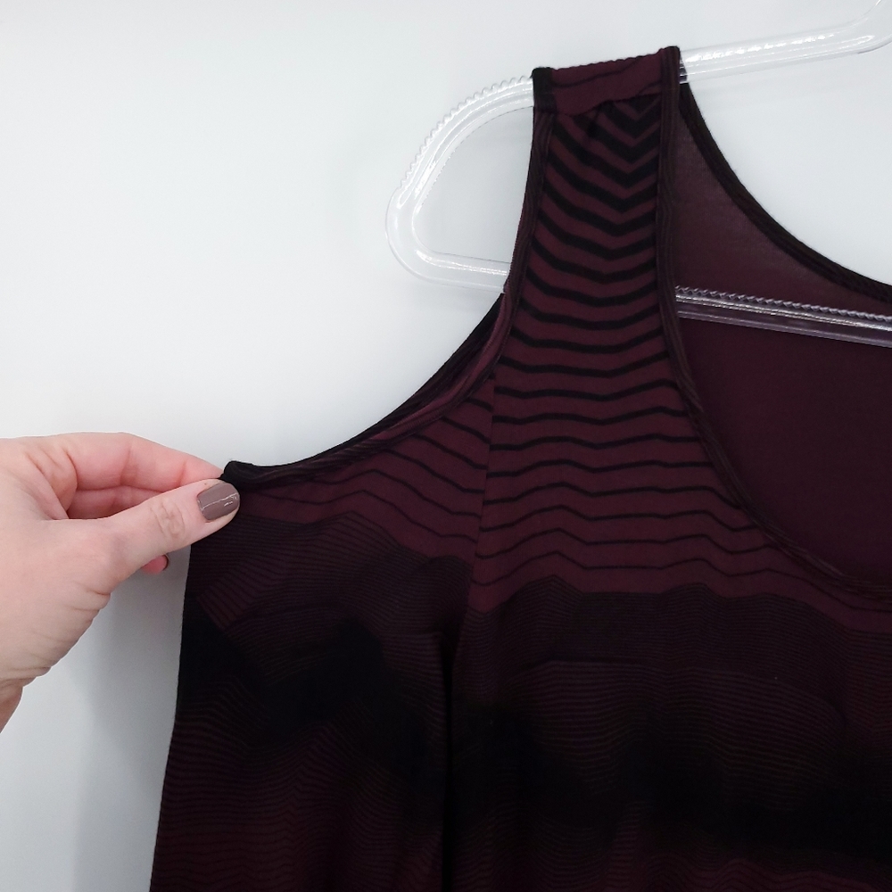 Soma Cold Shoulder Long Sleeve Tee Womens Medium Burgundy Black - Picture 4 of 8